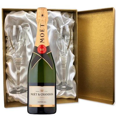 Moet And Chandon Brut Champagne 75cl in Gold Presentation Set With Flutes